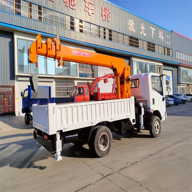 榆树市三轮随车吊定制 农用改装机自备吊中瑞长期出售